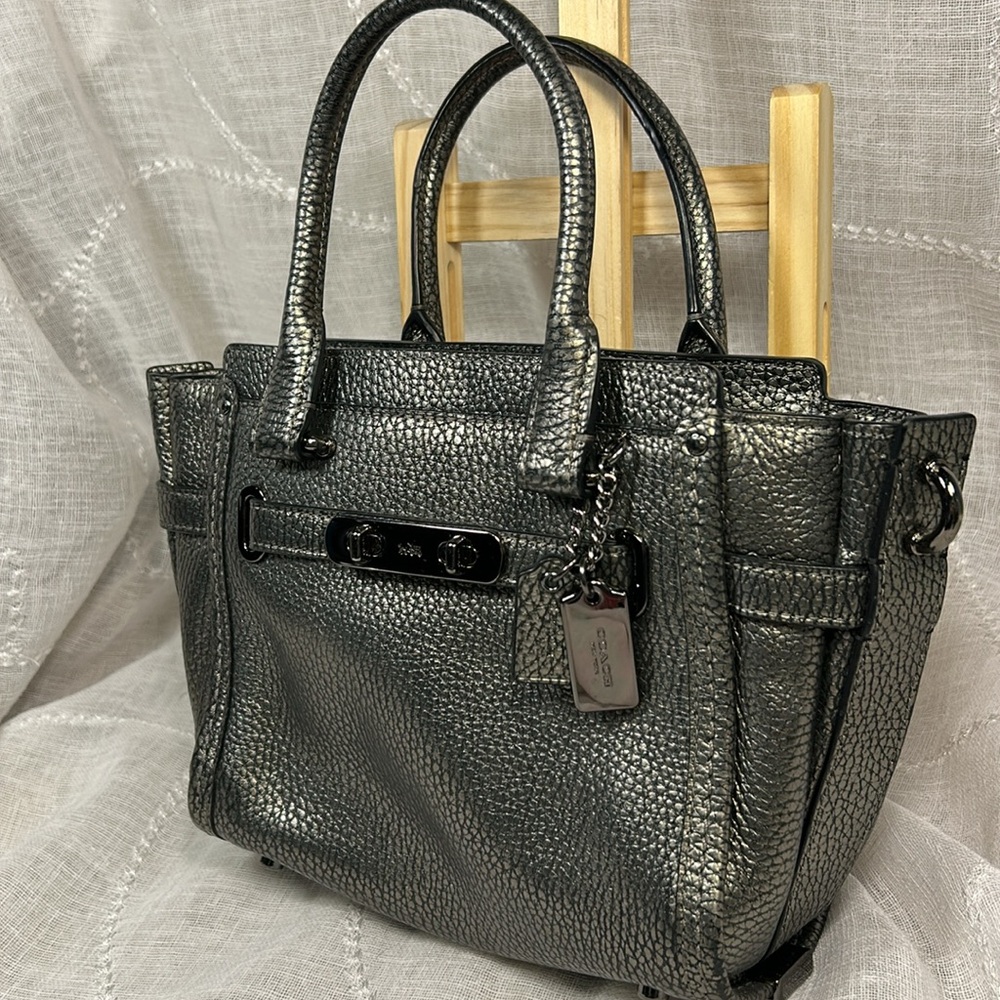 Coach Swagger leather in silver grey handbag